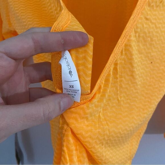 Ideology Women’s High Neck Deep Open Back 3/4 Sleeve Orange Sheer Top size XS - Picture 2 of 4